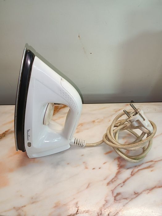 Ferro de engomar marca MOULINEX  a funcionar perfeitamente