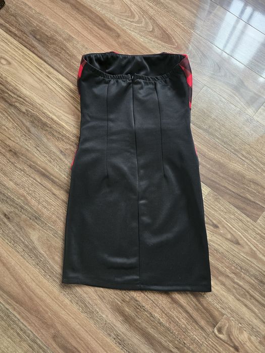 Elegancka krótka sukienka