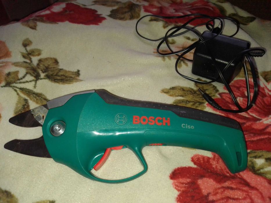 Секатор  акамуляторний Bosch
