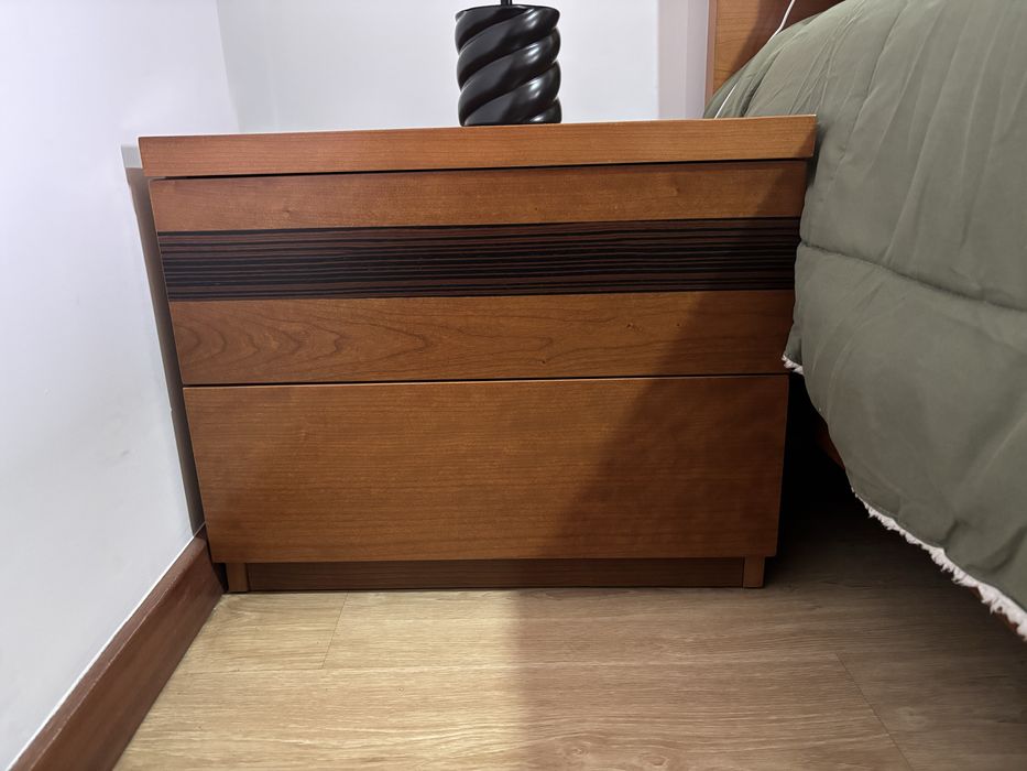 Cama  + 2 mesas de Cabeceira