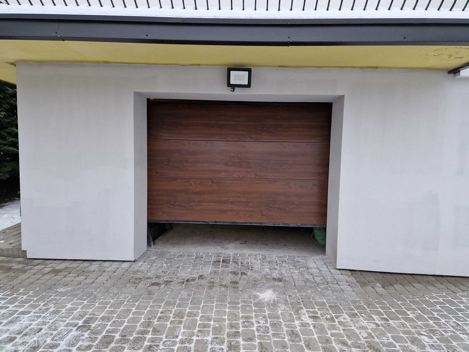 Brama garażowa orzech 3000x2125