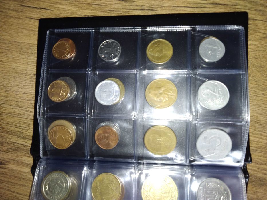 Klaser z monetami świata 96 zł , każda inna. 7