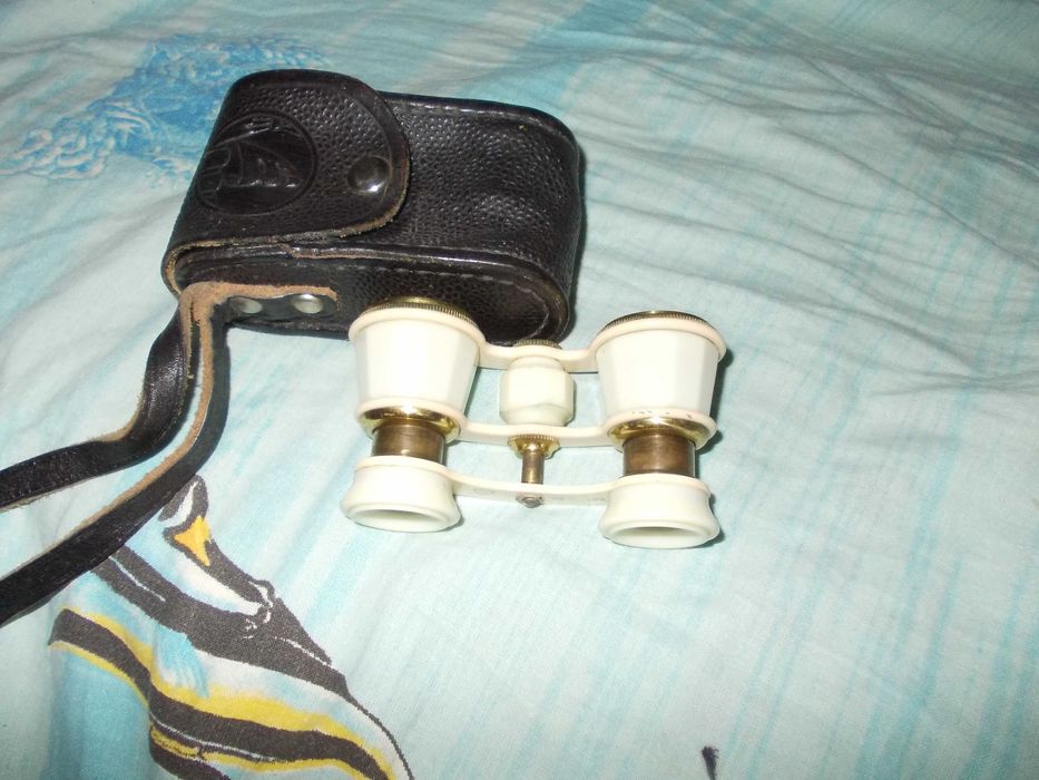Бинокль театральный в хорошем состоянии,линзы без царапин.СССР.
