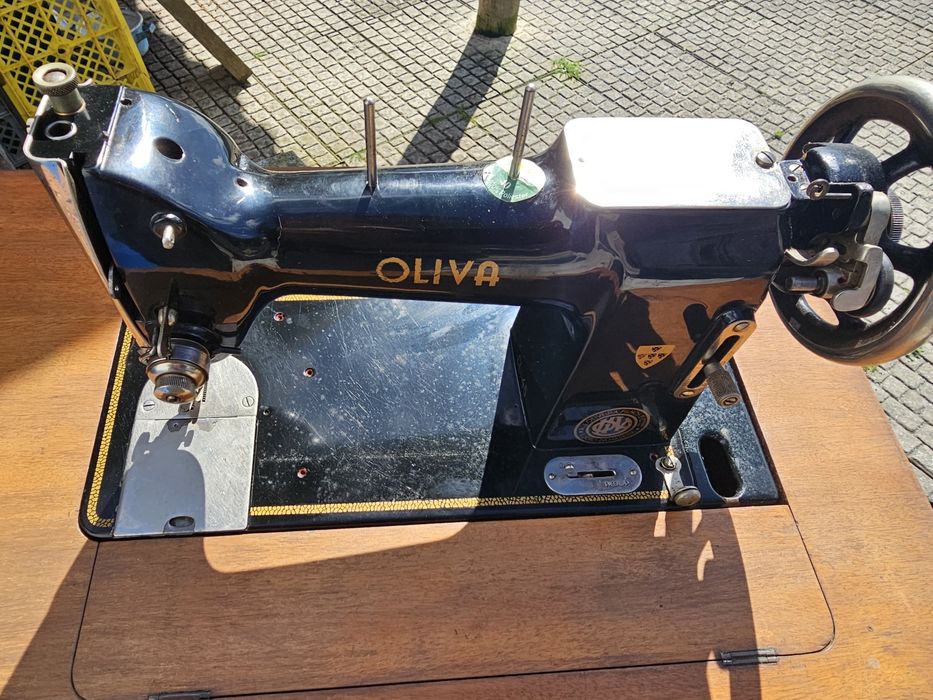 Maquina de custura oliva