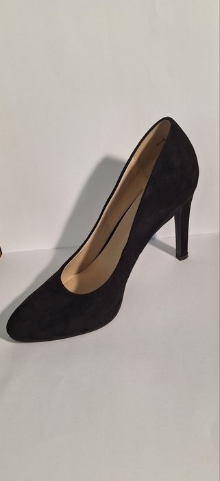 Czarne buty na obcasie