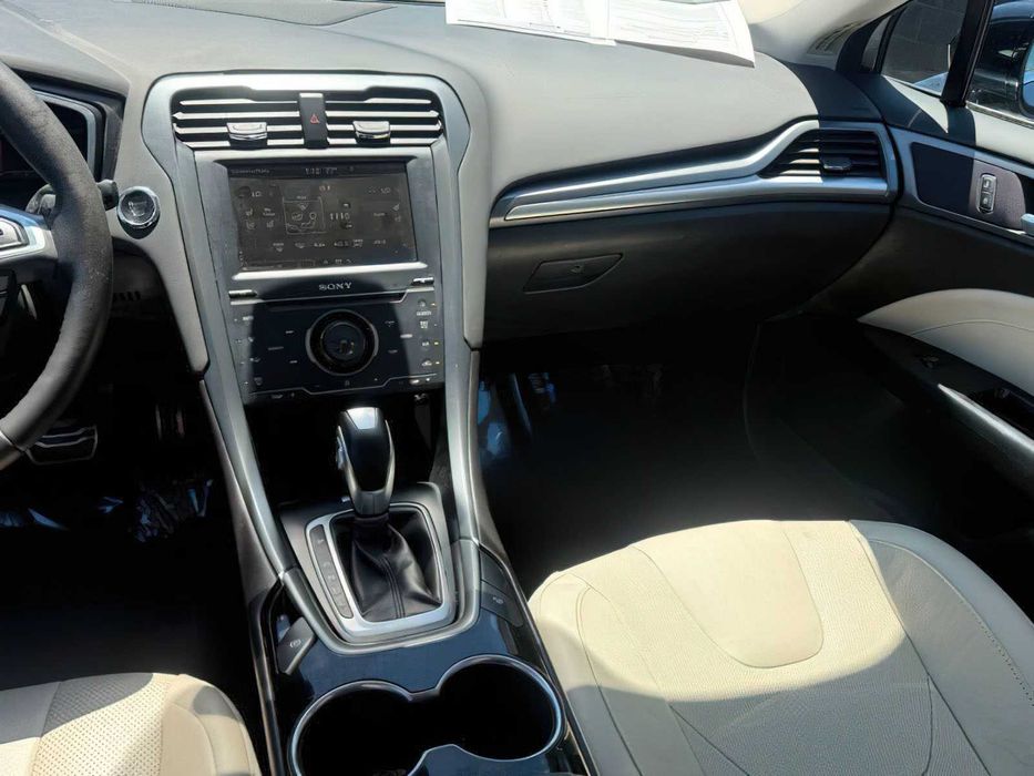 Ford Fusion Titanium      2014