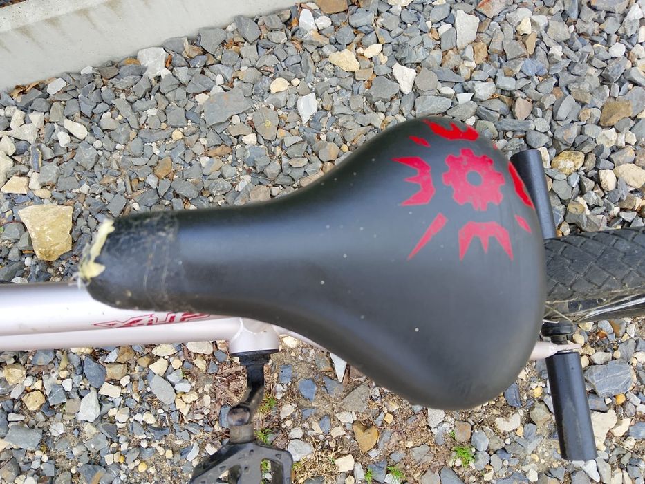 BMX marki b twin. Pegi.