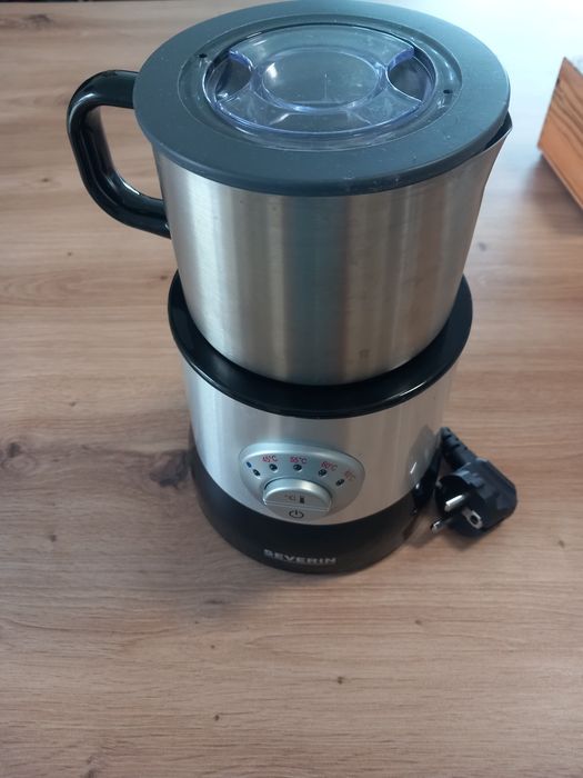 Elektryczny indukcyjny spieniacz do mleka SEVERIN