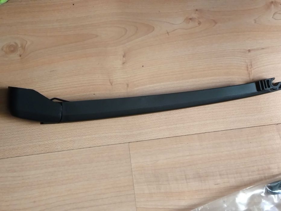 NOVO - Braço Haste limpa vidros traseiros + escova