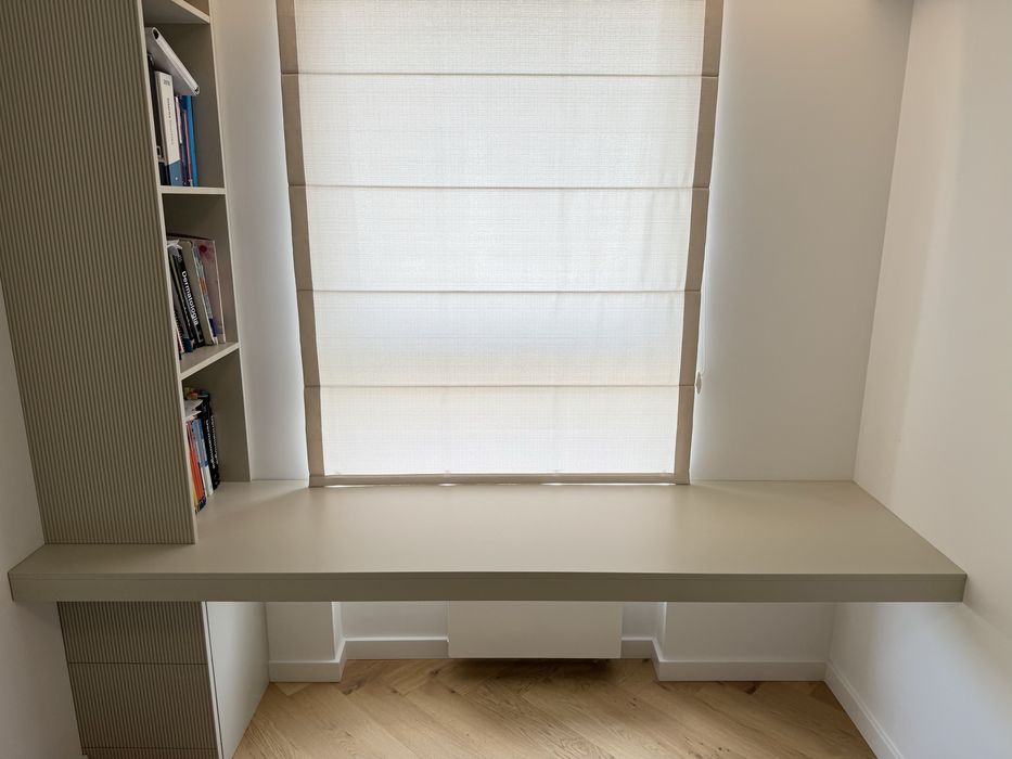 Biurko z regałem i szufladami