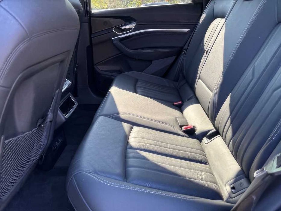 Audi e-tron quattro Premium Plus      2022