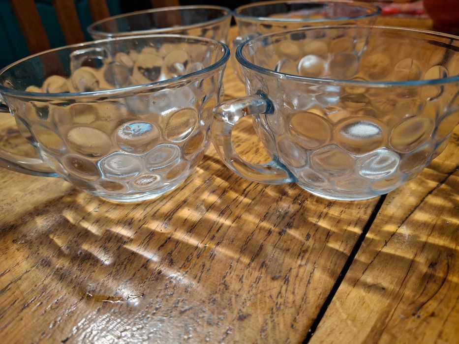 Sprzedam 4 filiżanki