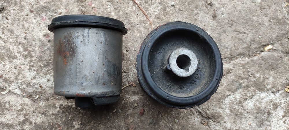 2x Febi Bilstein tuleja belki tył GOLF IV A3 Leon