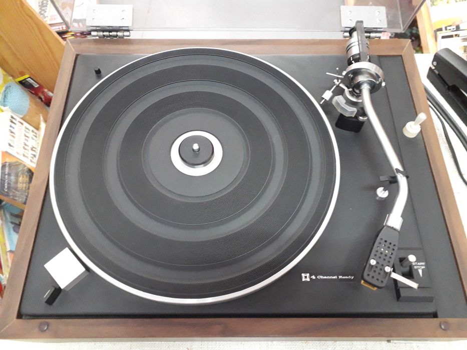 Gira discos JVC Nivico modelo SRP473E