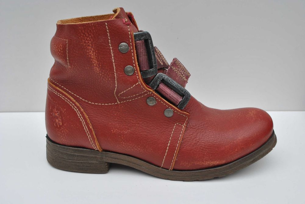 Stylowe botki Fly London