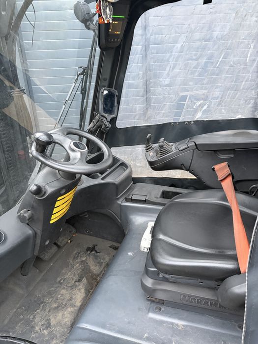 Wozek widłowy Linde E25