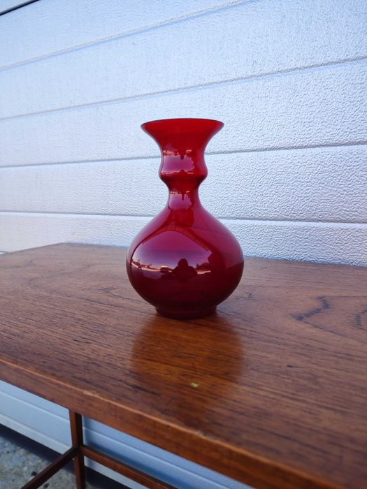 Szklany wazon czerwień - rubinowy  - Sudety ? - vintage - design - F