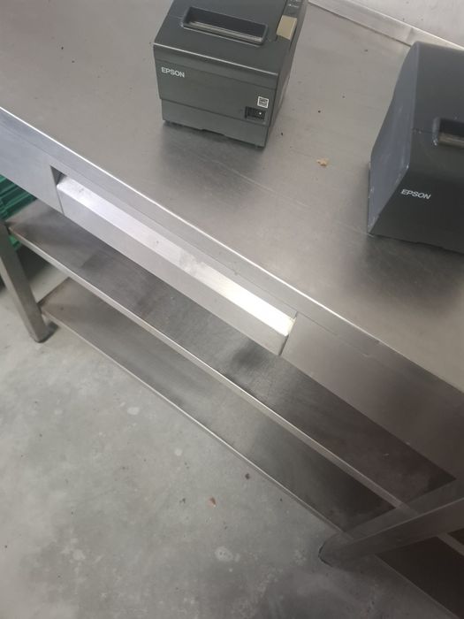 Balcão em inox com gaveta