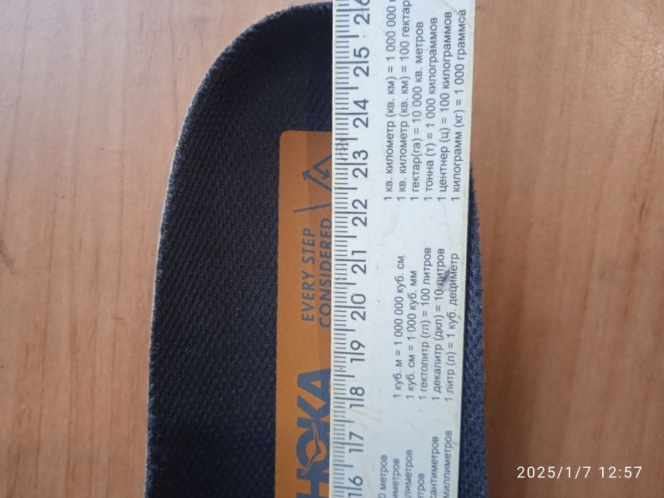 Фірмові високі кросівки з гротеском Hoka 40.5 р.  25.5 см.