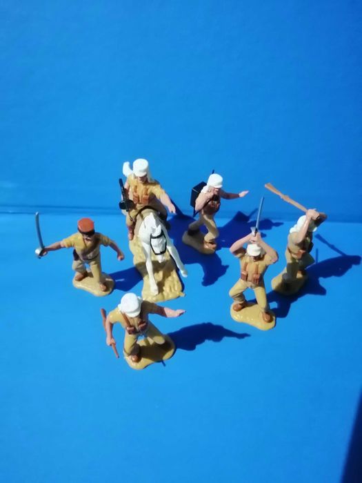 Timpo Toys - 8 Fotos