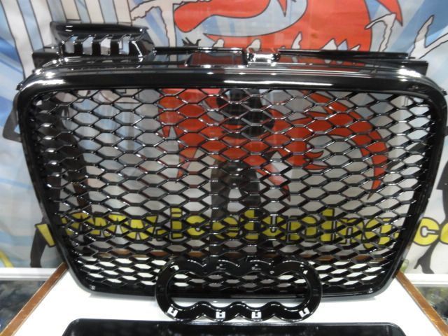 Grelha frontal Audi A4 B7 04-08 RS LOOK preto brilhante com espaço para símbolo