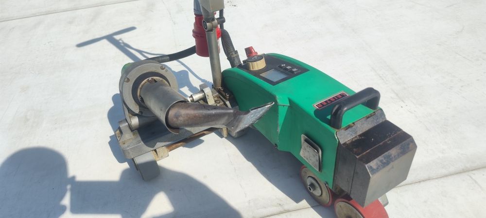 Автоматичний зварювальний апаратдля мембрани leister VARIMAT V2.