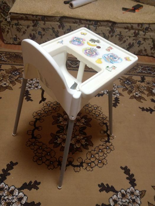 Столик для годування.                            .