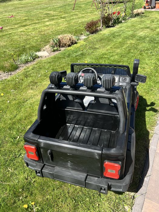 Autko na alumlator 4x4