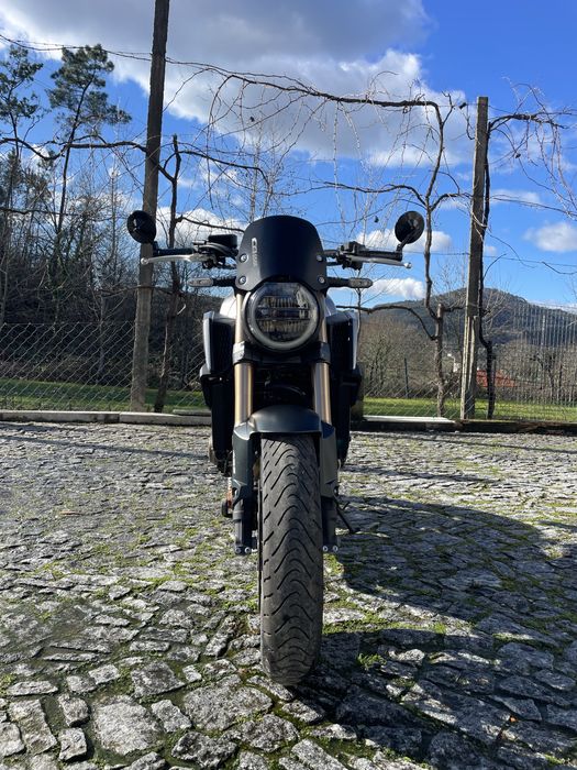 Honda CB 650 RA como nova