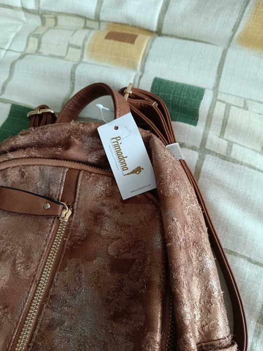 Mochila/ carteira de senhora