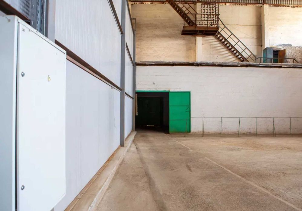 Продаж виробничо-складського комплексу 9 000 м²