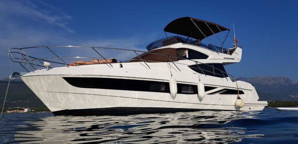 Продам моторну яхту Galeon 380 Fly