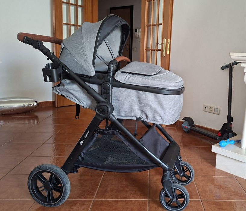Carrinho de bebe e ovo