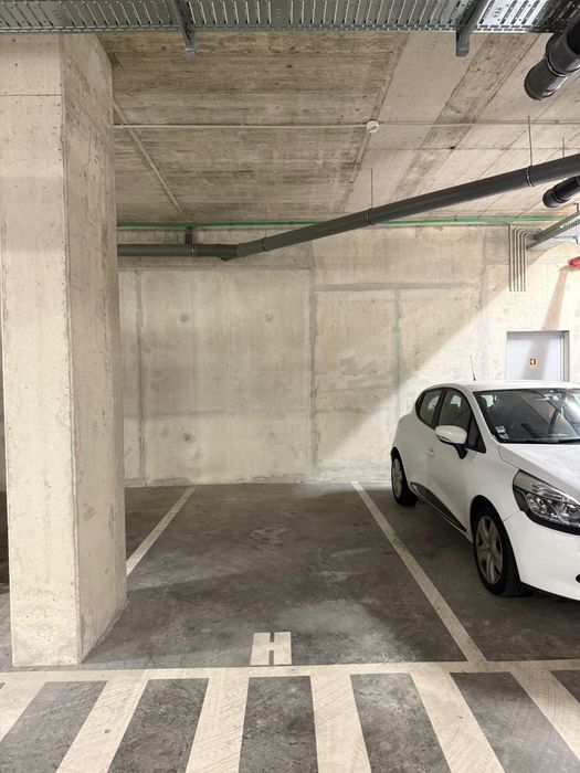 Alugo garagem fechada Polo Universitario