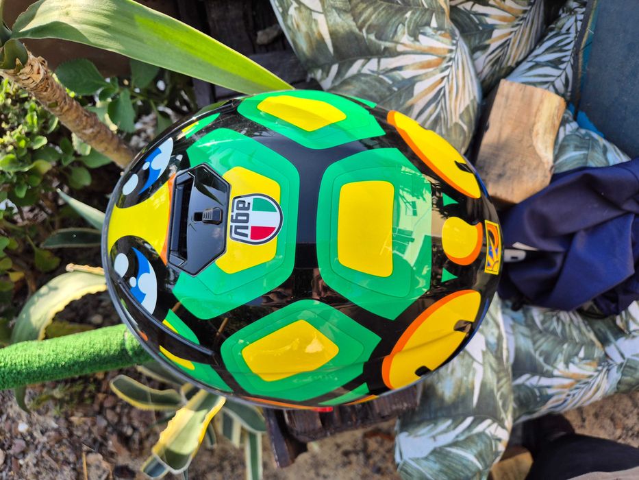 Capacete AGV K-3 SV com o design gráfico Rossi Tartaruga