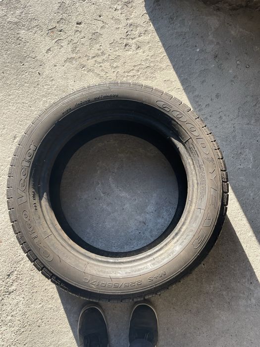 225/55 r17C Goodyear  cargo vector