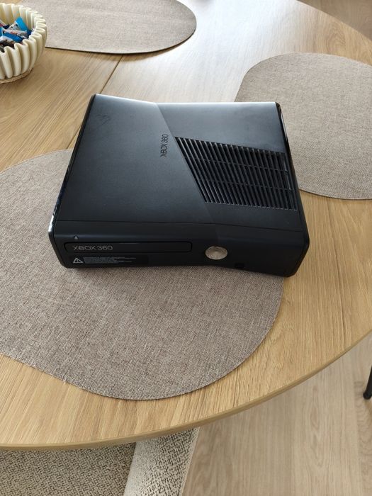 Konsola Xbox 360 slim