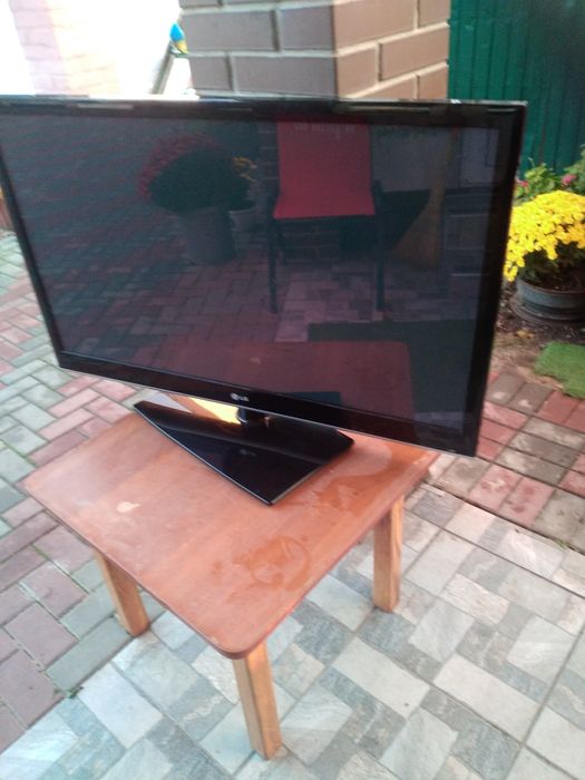 Продам тв не працює