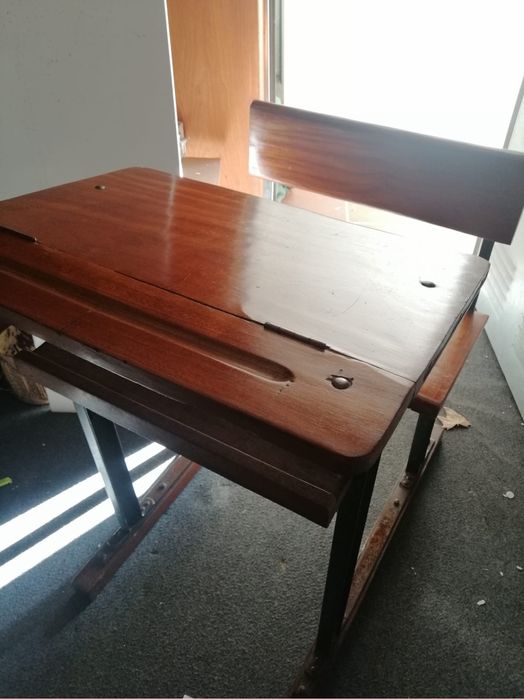 Secretária de escola antiga