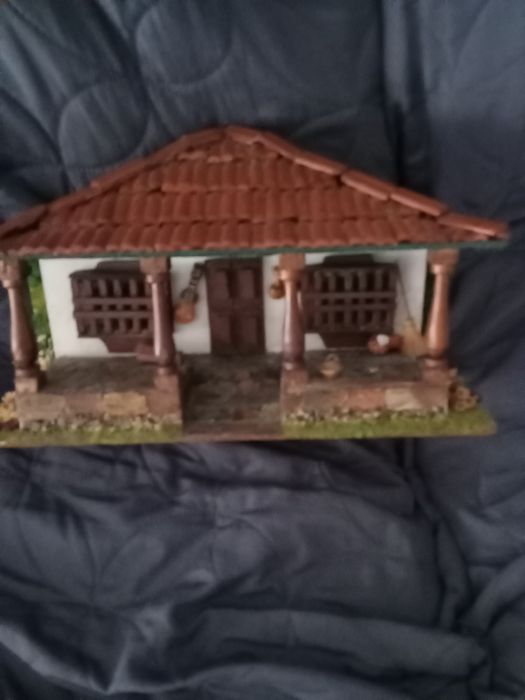 Miniatura de casa  rural latino americana em artesanato