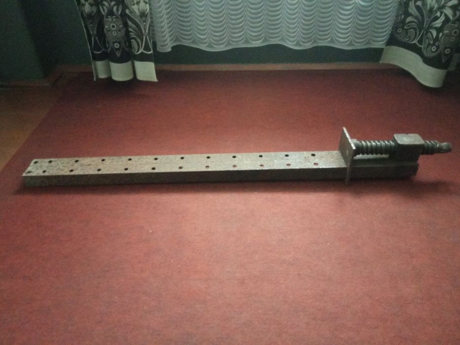 Затискач металу (лещата)