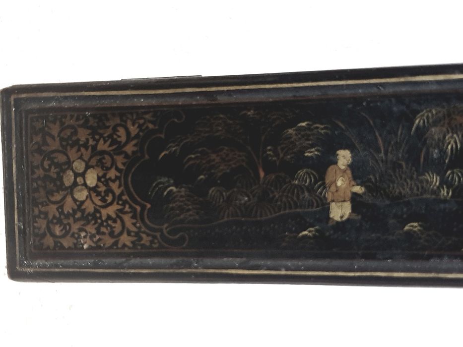 Linda antiga caixa de leque asiática em charão  pintada à mão