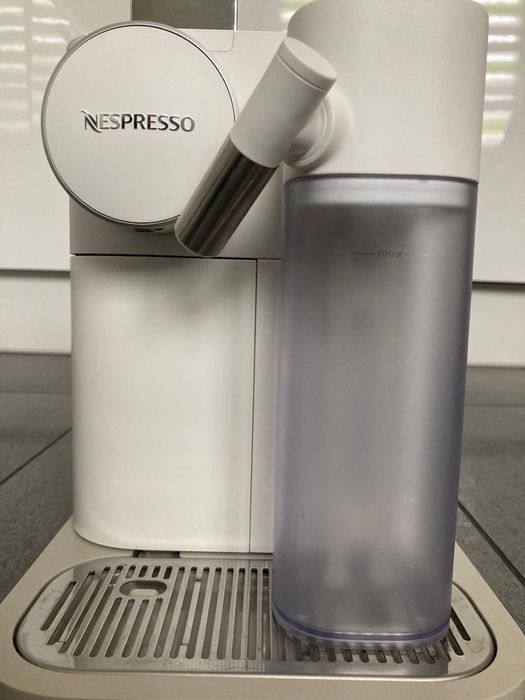 Ekspres DeLonghi Nespresso Gran Lattissima EN640W