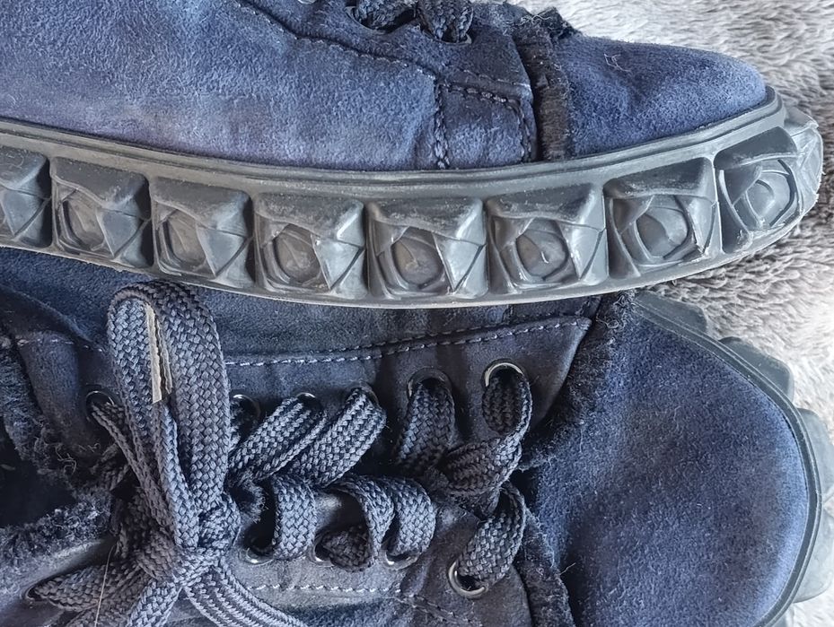 Stuart Weitzman, model Fringiecoverstory (XL17415).