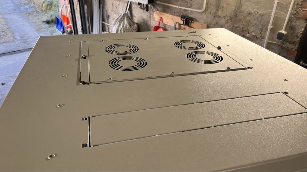 Szafa rack serwerowa BKT Elektronik 32U + wentylatory z termostatem.