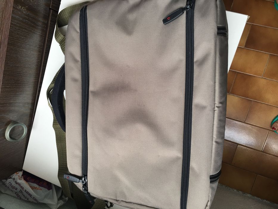 Samsonite Laptop Bag / Pouch / Backpack64297622893057123