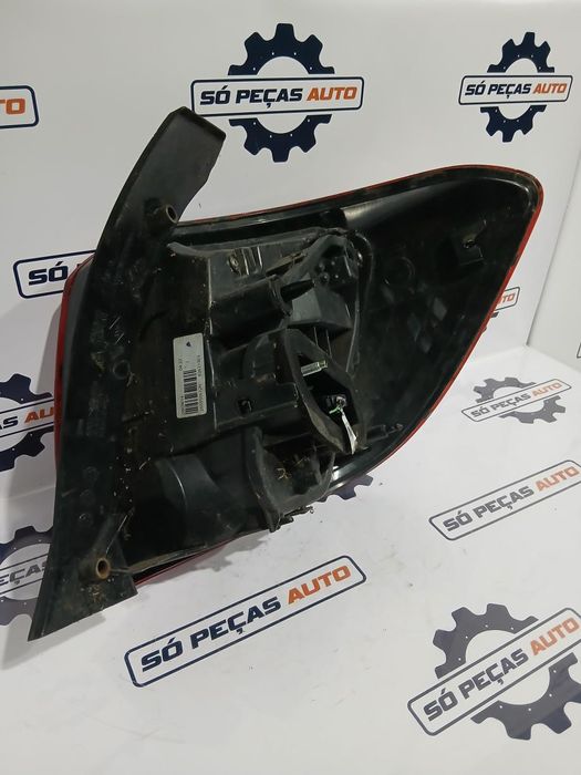 FAROLIM ESQUERDO BRANCA DACIA SANDERO STEPWAY 0.9TCE ANO: 2014