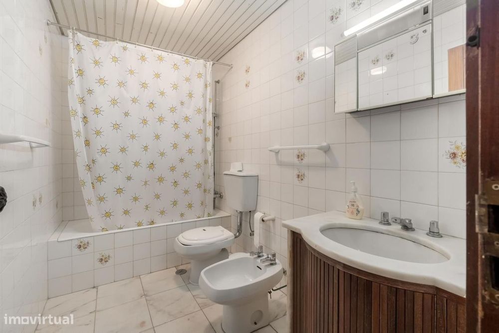 Apartamento T5 com estacionamento, Quinta das Palmeiras, Oeiras