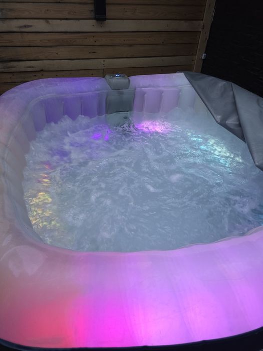 "CleverSpa Belize”  dmuchane jacuzzi ogrodowe całoroczne