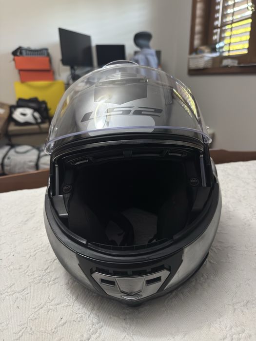 Capacete LS2 Valiant 180•